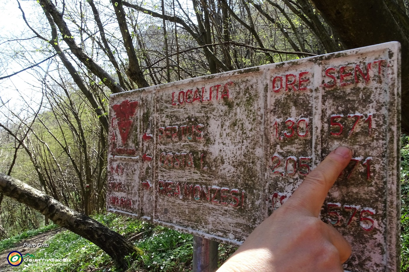 89 Per recuperare il sent. 571 serve scendere un centinaio di m in basso a dx.JPG